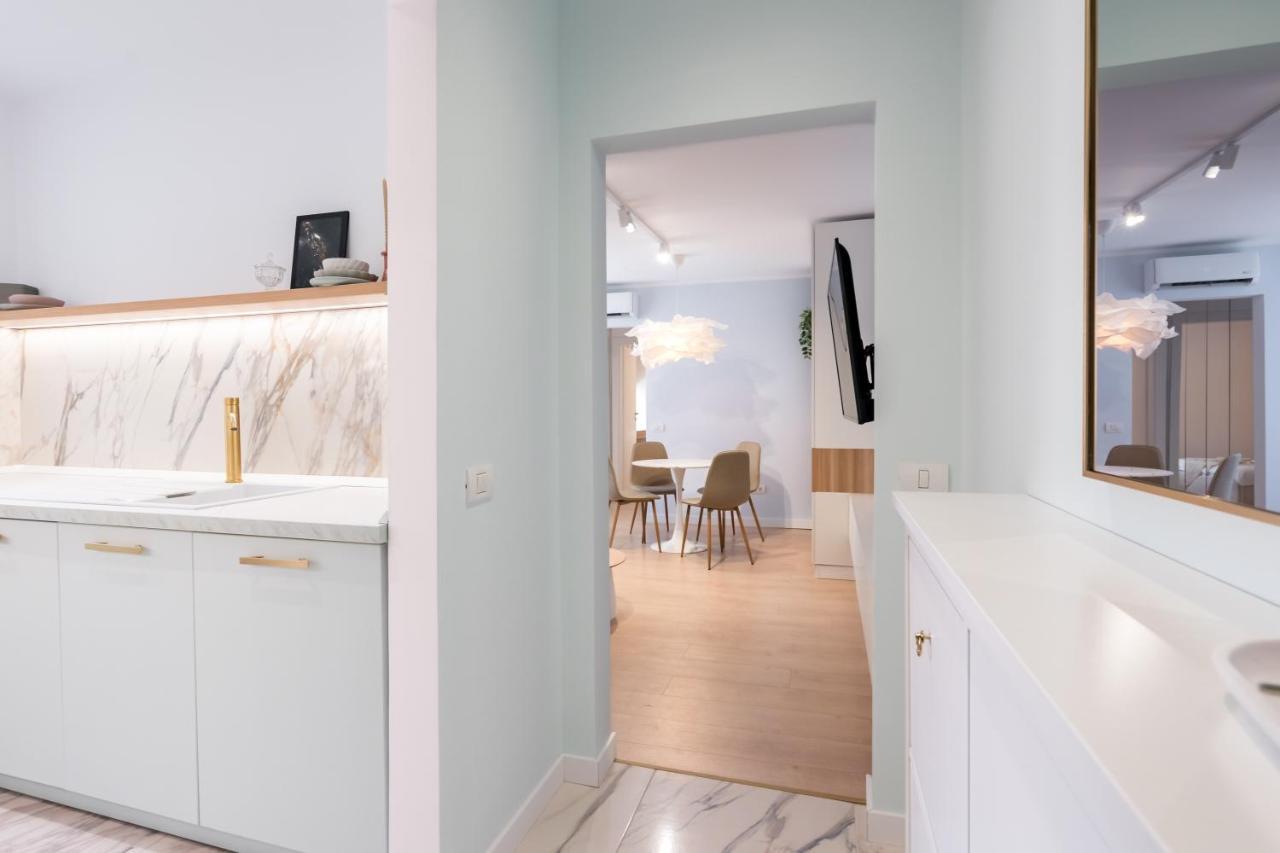 Candy Land Downtown Apartment Bucharest Exterior photo